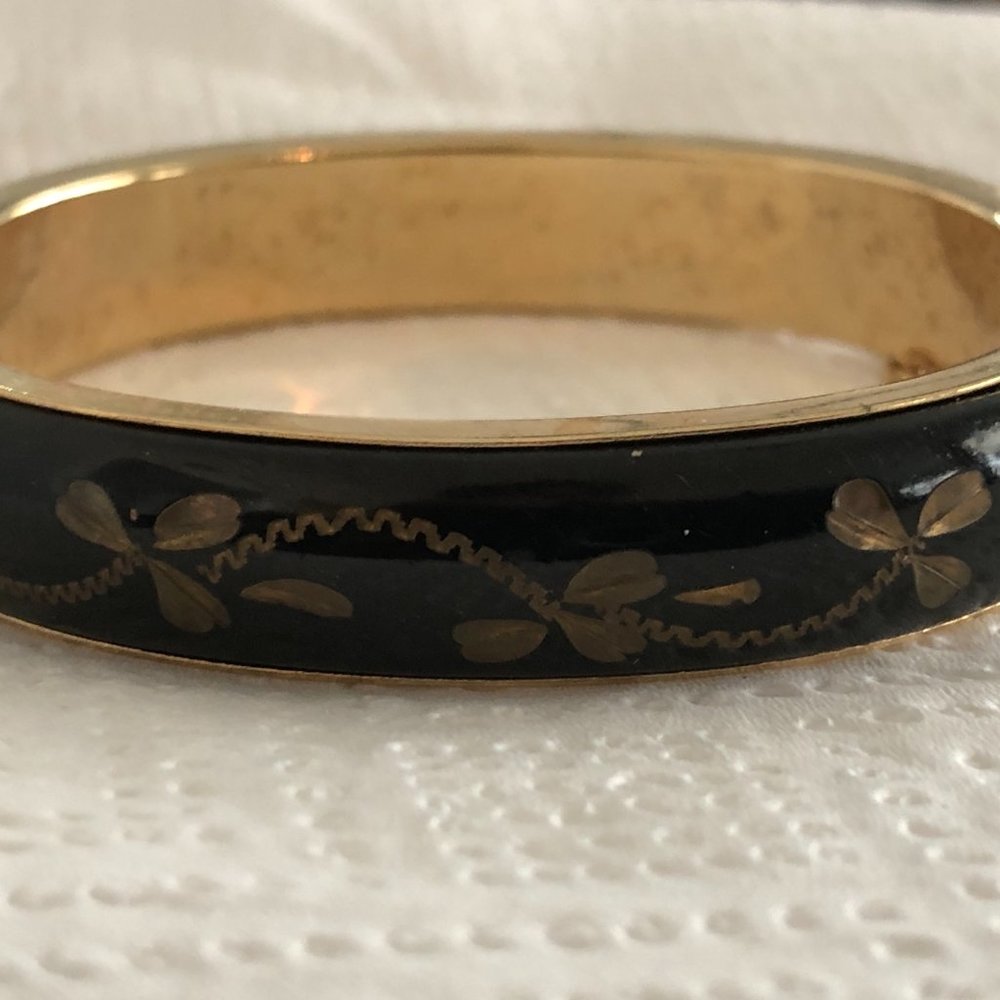Vintage Hinge & Chain Style Bangle Bracelet Black W Etched Floral Design - Image 5